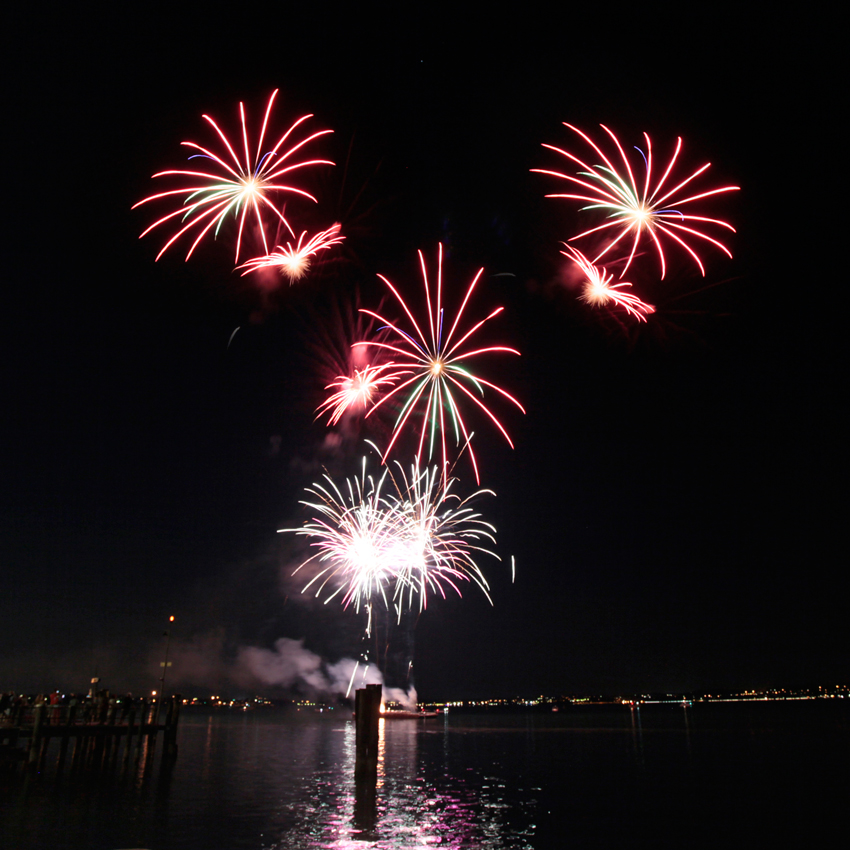 Bouquet di sfere e fiori colorati | Spettacoli pirotecnici acquatici | Brixia Fireworks