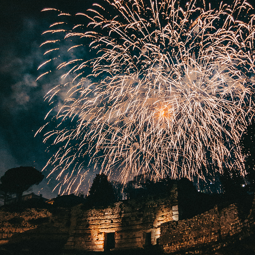 Chiusura numero pioggia bianca | Spettacoli pirotecnici aerei | Brixia Fireworks