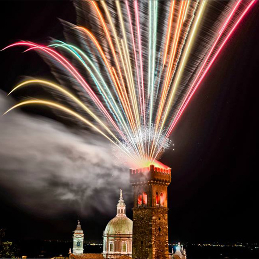 Ventaglio di comete arcobaleno | Spettacoli pirotecnici barocchi | Brixia Fireworks