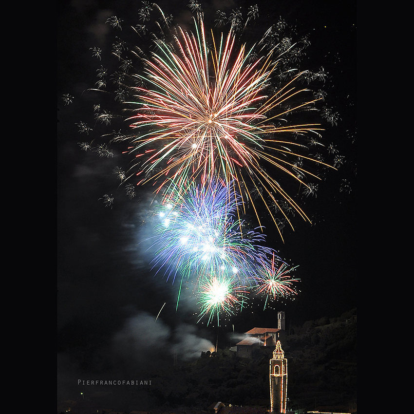 Chiusura con peonie multicolor e fiori oro | Spettacoli pirotecnici misti | Brixia Fireworks